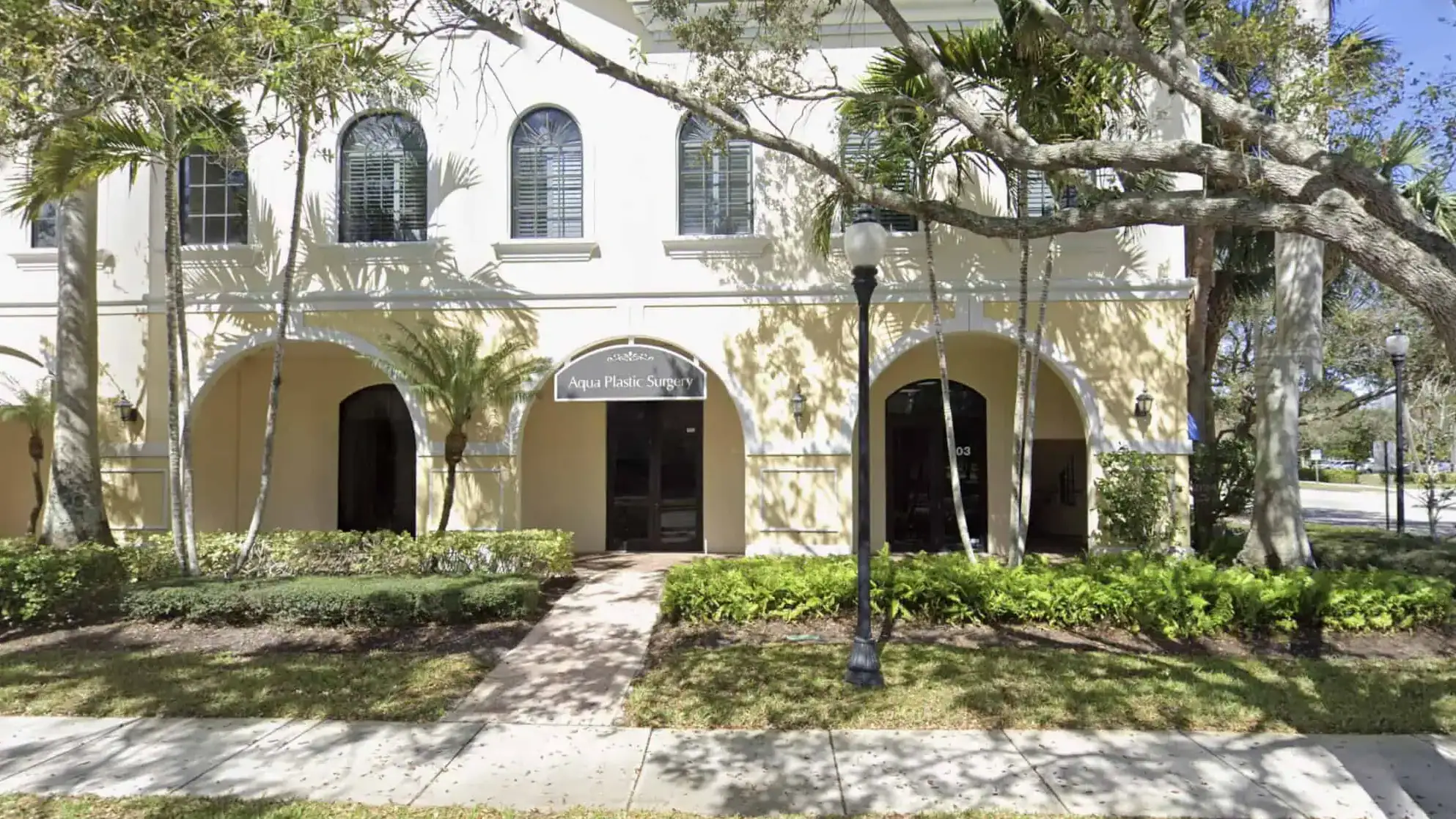 Exterior of Aqua Plastic Surgery offices in Jupiter, Fla.