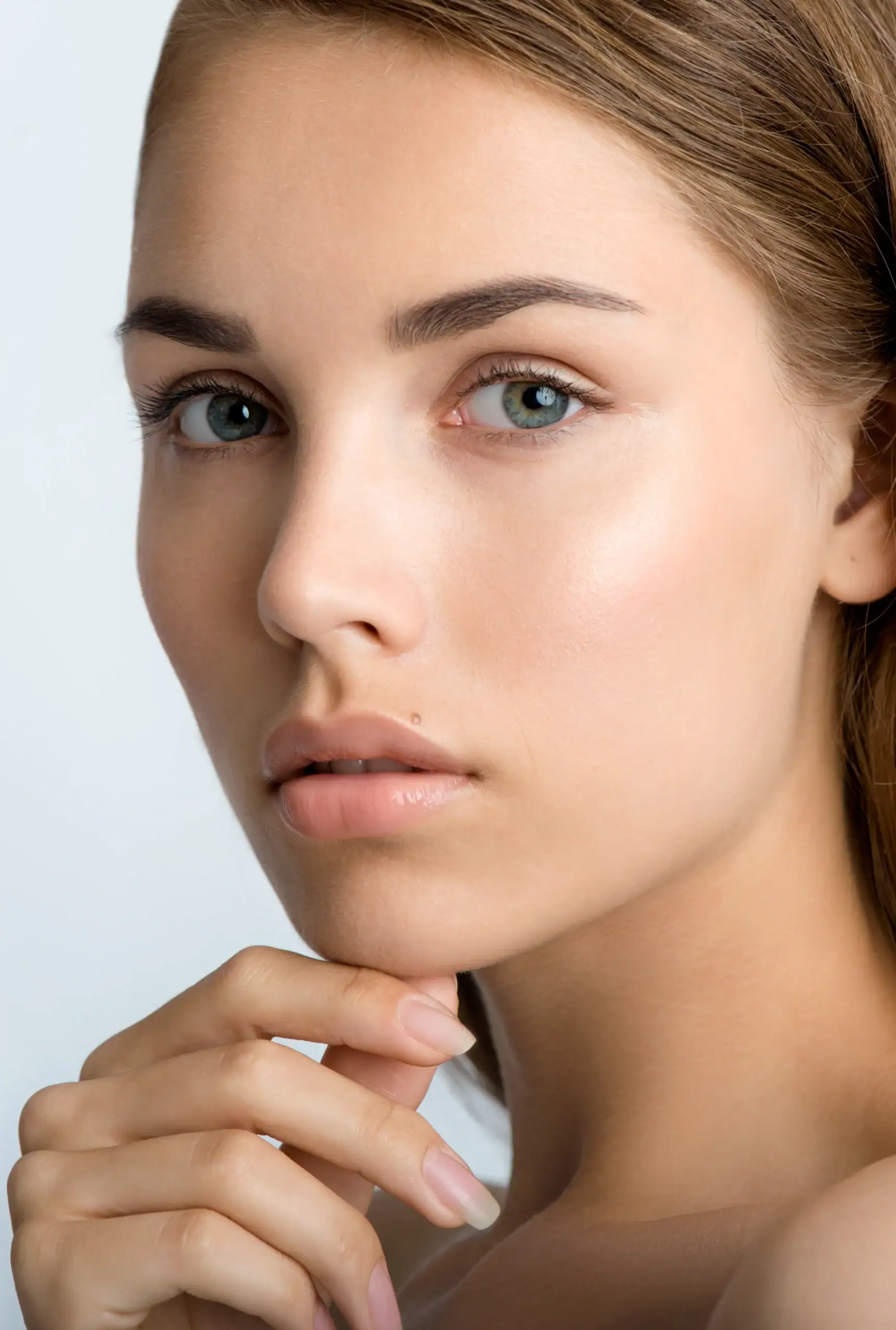 Woman with bright eyes and firm eyelid skin