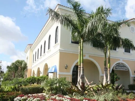 Outside of Aqua Plastic Surgery building